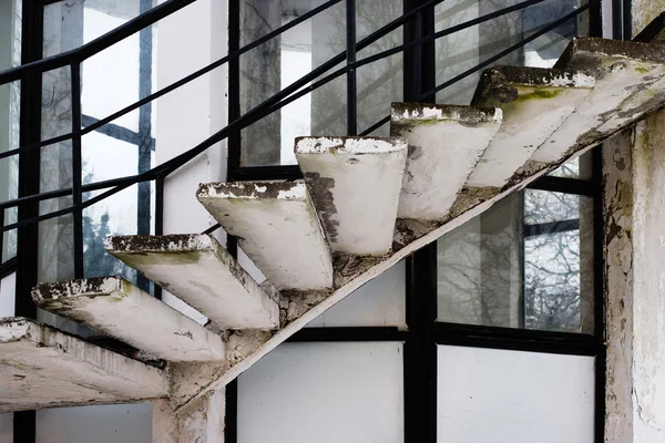 Velha escada em espiral — Fotografia de Stock