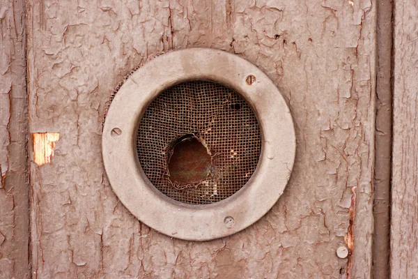 Agujero redondo en la pared de madera — Foto de Stock