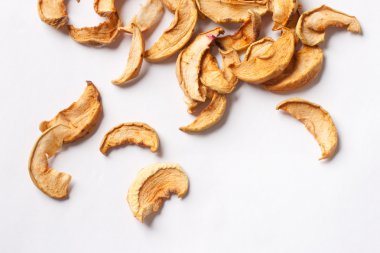 Bazı parçalarını kuru elma