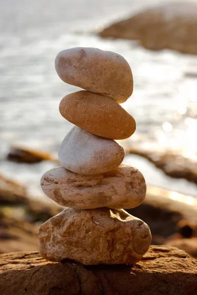 Balanceamento de pedras de praia — Fotografia de Stock