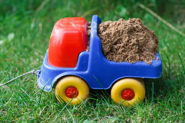 砂のおもちゃの車 — ストック写真