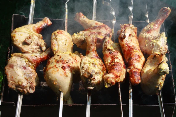 Grilled chicken Leg on the grill — Stock Photo, Image