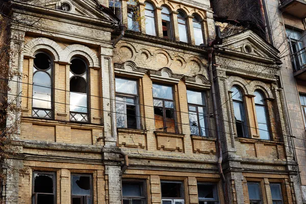 Antigua casa abandonada en Kiev — Foto de Stock