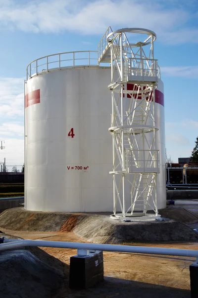 Tanque de combustible grande en el almacenamiento de aceite — Foto de Stock
