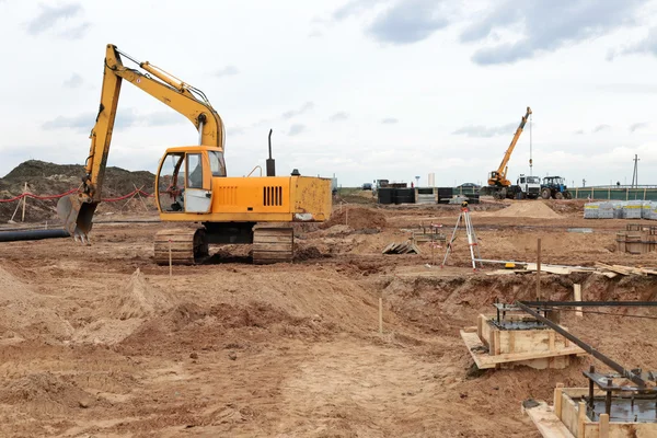 Yellow excavator on a construction site — Stock Photo, Image