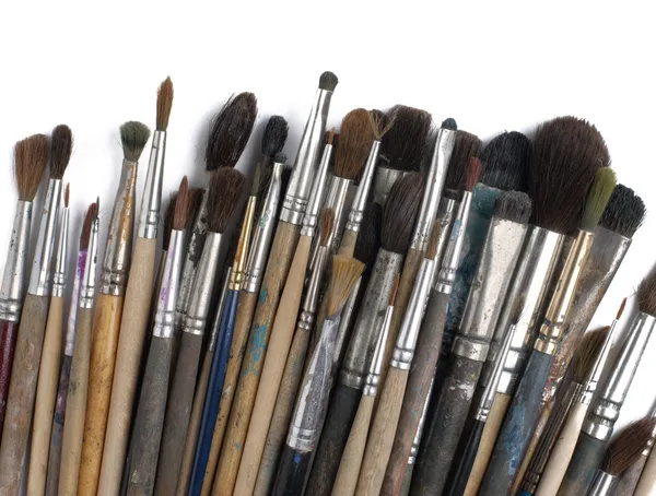 Assorted dirty old painting brushes. Isolated on white — Stock Photo, Image