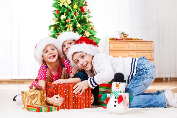 Luchando por regalos — Foto de Stock