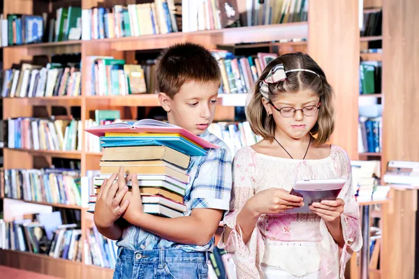 Books and e-reader — Stock Photo, Image