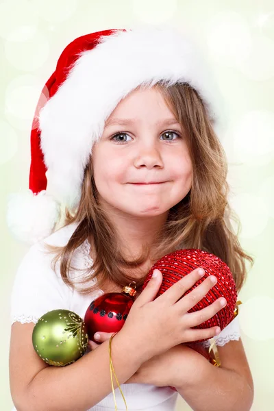 Vorschulmädchen mit Weihnachtsdekoration — Stockfoto