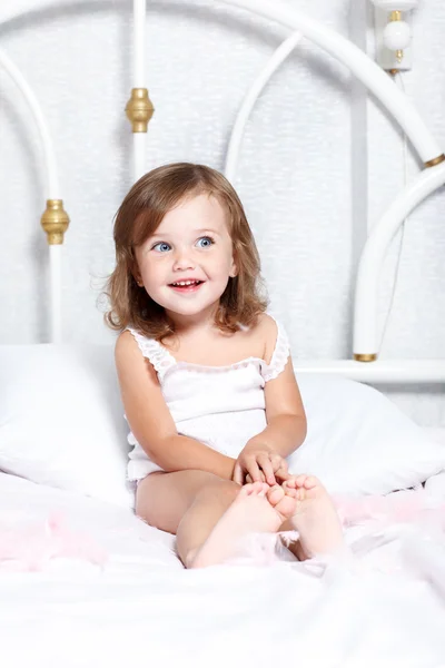 Barefoot toddler girl — Stock Photo, Image