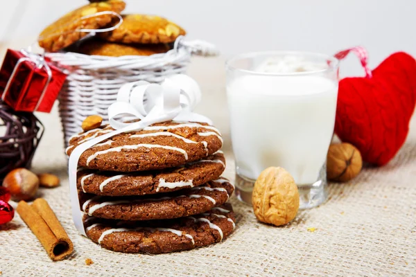 Cookies, nuts, milk — Stock Photo, Image