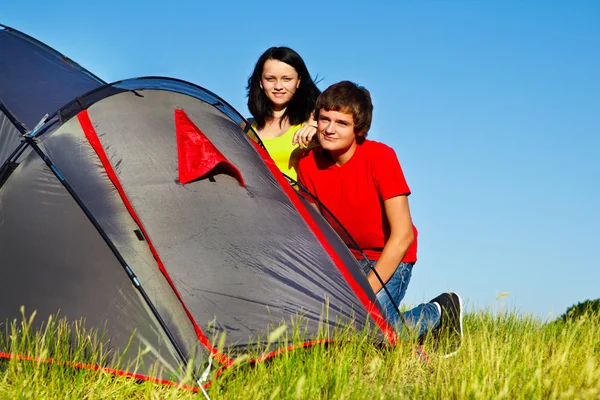 Students beside tourist tent — Stock Photo, Image