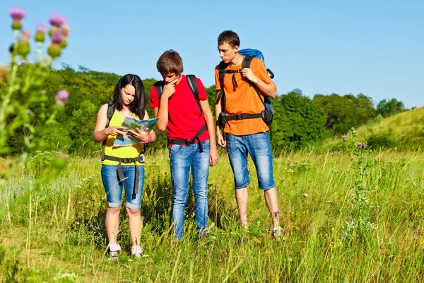 şaşkın çocuk harita arıyorum