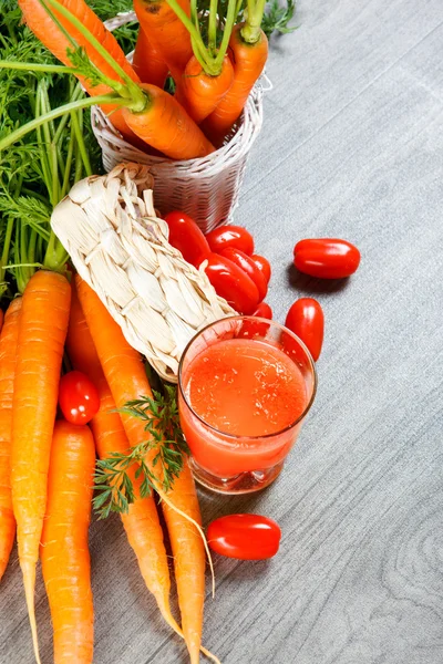 Succo di carota e pomodoro — Foto Stock