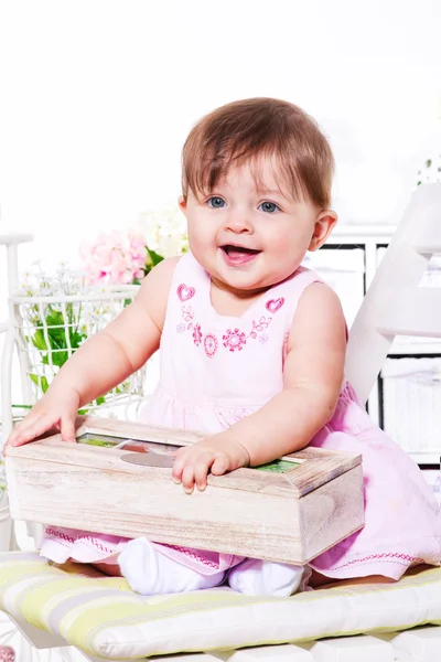 Happy baby i festlig klänning — Stockfoto