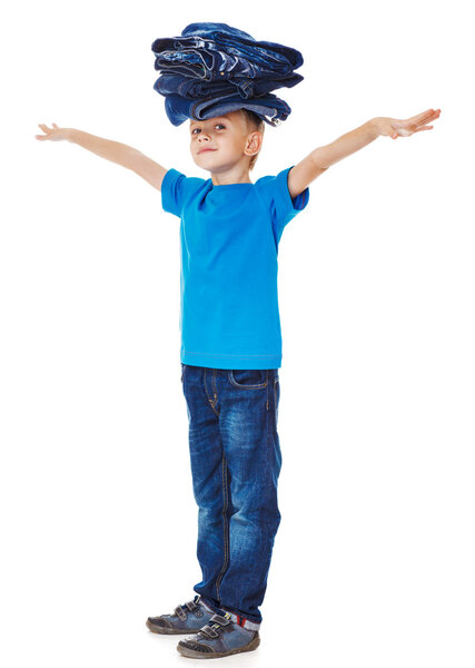 Мальчик в синей одежде
