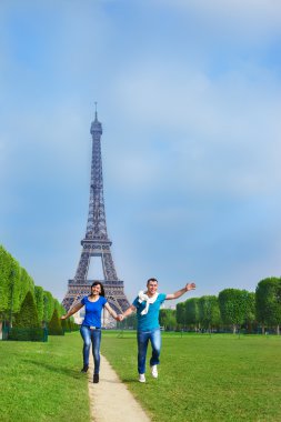 champ de mars çalışan