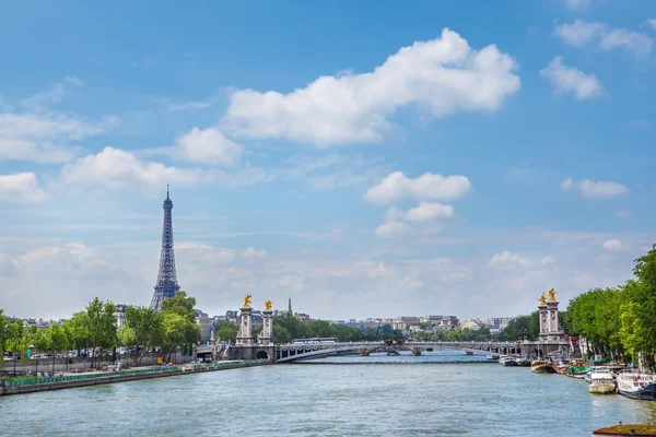 The Eiffel tower and Pont Alexandre III — Stock Photo, Image