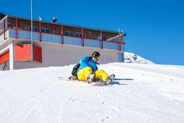 Toeristische op snowboard — Stockfoto