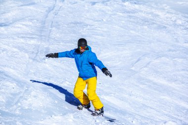 erkek snowboard kask ve gözlük
