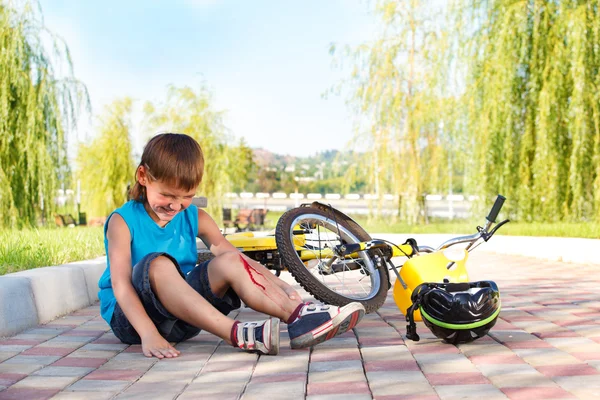 Injured knee — Stock Photo, Image