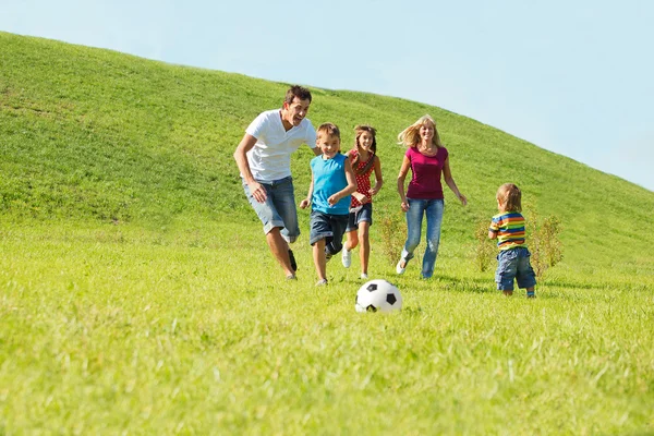 Familia feliz activa — Foto de Stock