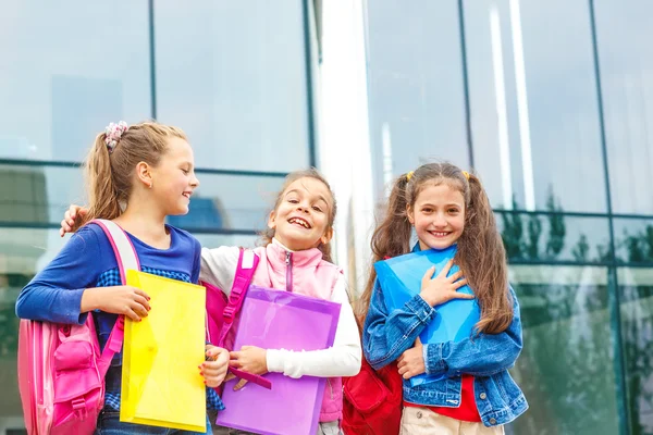 Lachende Grundschüler — Stockfoto