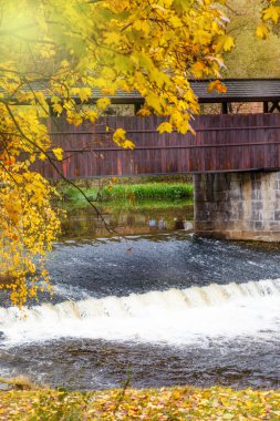 ahşap yaya köprüsü