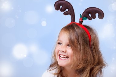 Noel dekorasyonu ile kız