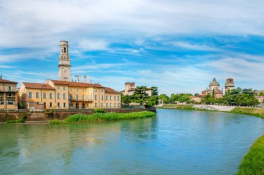 Adige Nehri üzerinde göster