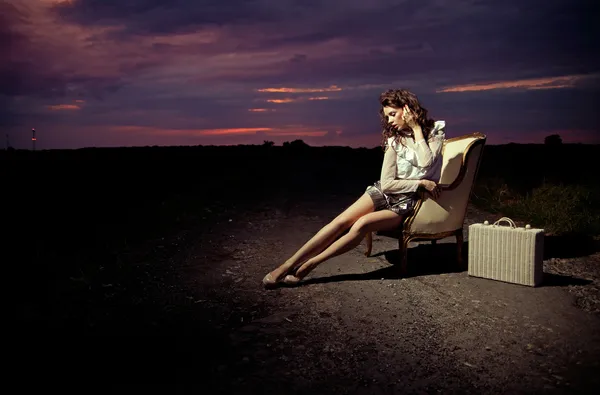 Impresionante mujer meditando sobre la vida — Foto de Stock