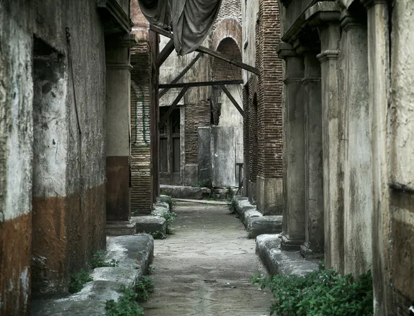 Antiguas casas abandonadas en la antigua Roma — Foto de Stock