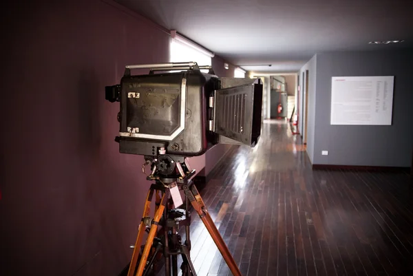 Pièce de musée de la vieille caméra de film Images De Stock Libres De Droits