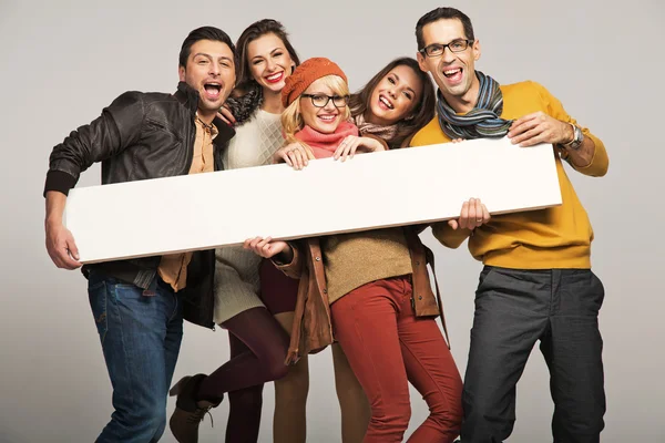 Boş tahta ile gülümseyen