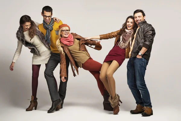 Gruppe von Freunden, die zusammen Spaß haben — Stockfoto