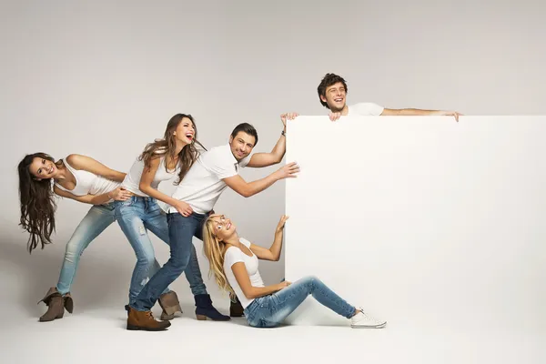 Zakelijke trekken een leeg bord — Stockfoto