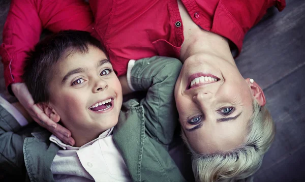 Imagem bonita de família feliz — Fotografia de Stock