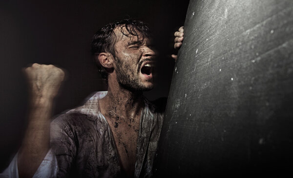 Измученный человек