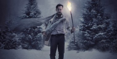 yakışıklı olan şık wholding meşale