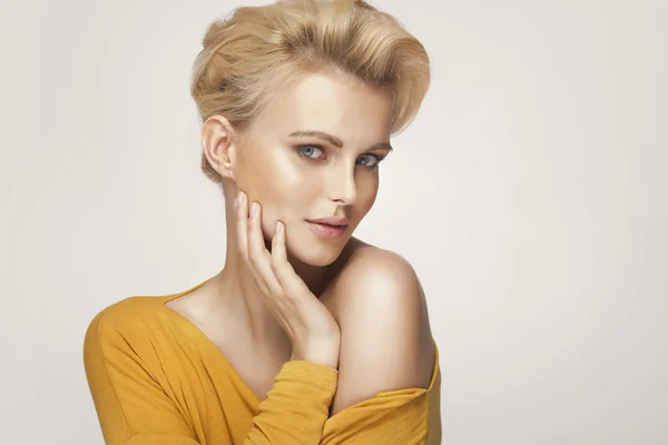 Portrait of a cute blonde woman — Stock Photo, Image