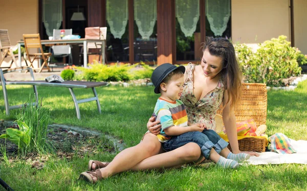 Sunny day in the garden — Stock Photo, Image