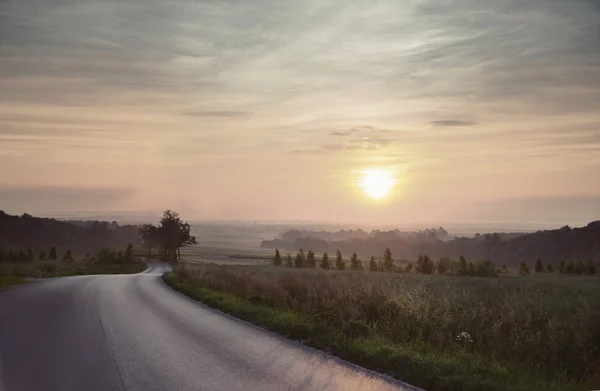 Gran foto de la puesta de sol en el campo —  Fotos de Stock