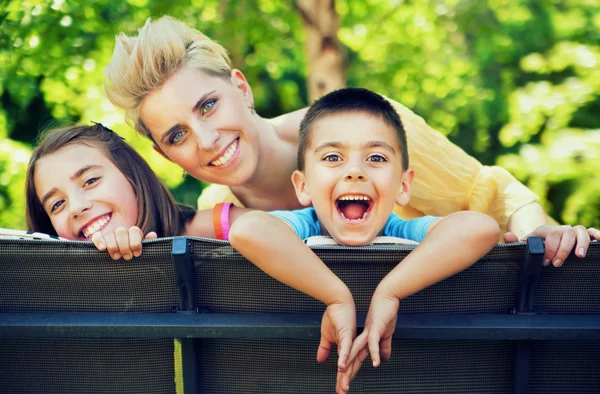 Giorno calmo della famiglia soddisfatta — Foto Stock