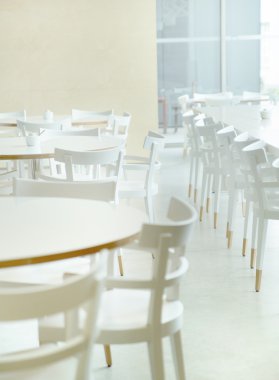 Beyaz ve parlak Restoran iç