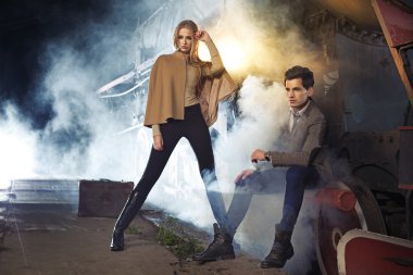 moda resmi iki model motor yanında