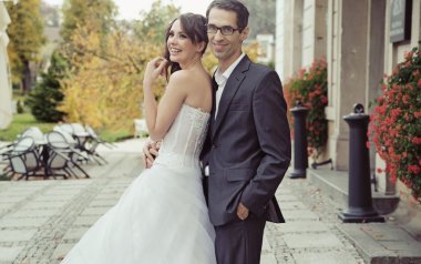 gülümseyen Düğün çifti düğün sırasında