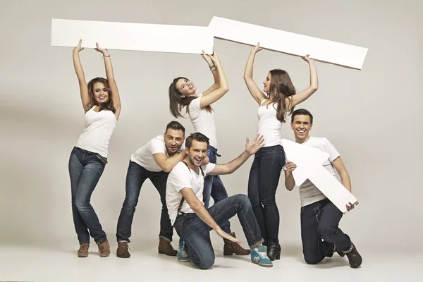 Sonriente grupo de los mejores amigos — Foto de Stock