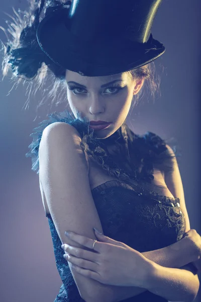 Portrait of na attractive young female model with the top hat — Stock Photo, Image