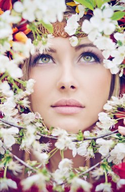 narin, taze Bayan amont meyve ağacı yaprakları