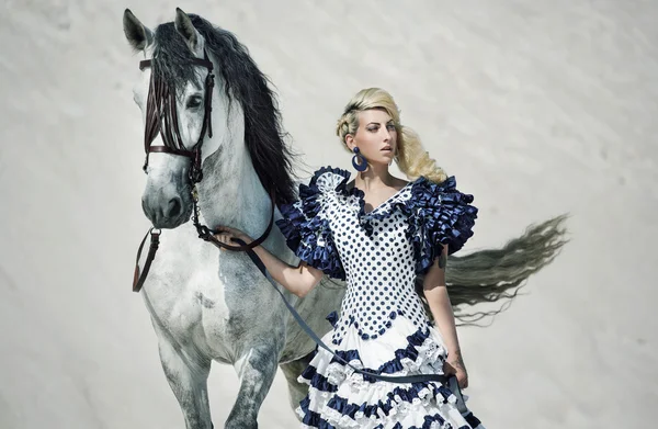 Красочная картина дамы с лошадью — стоковое фото